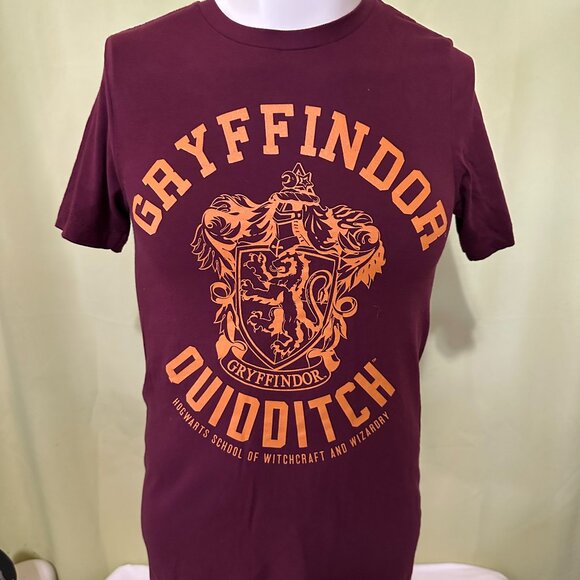 Harry Potter Other - Harry Potter Gryffindor Quidditch Hogwarts School Maroon T-Shirt Size Small Cott